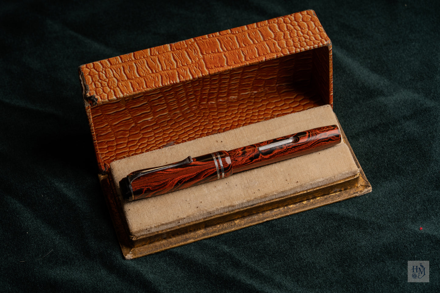 Unic Pocket Lever-Filler NPT, French Mottled Ebonite, 18ct Semi-Brush Nib