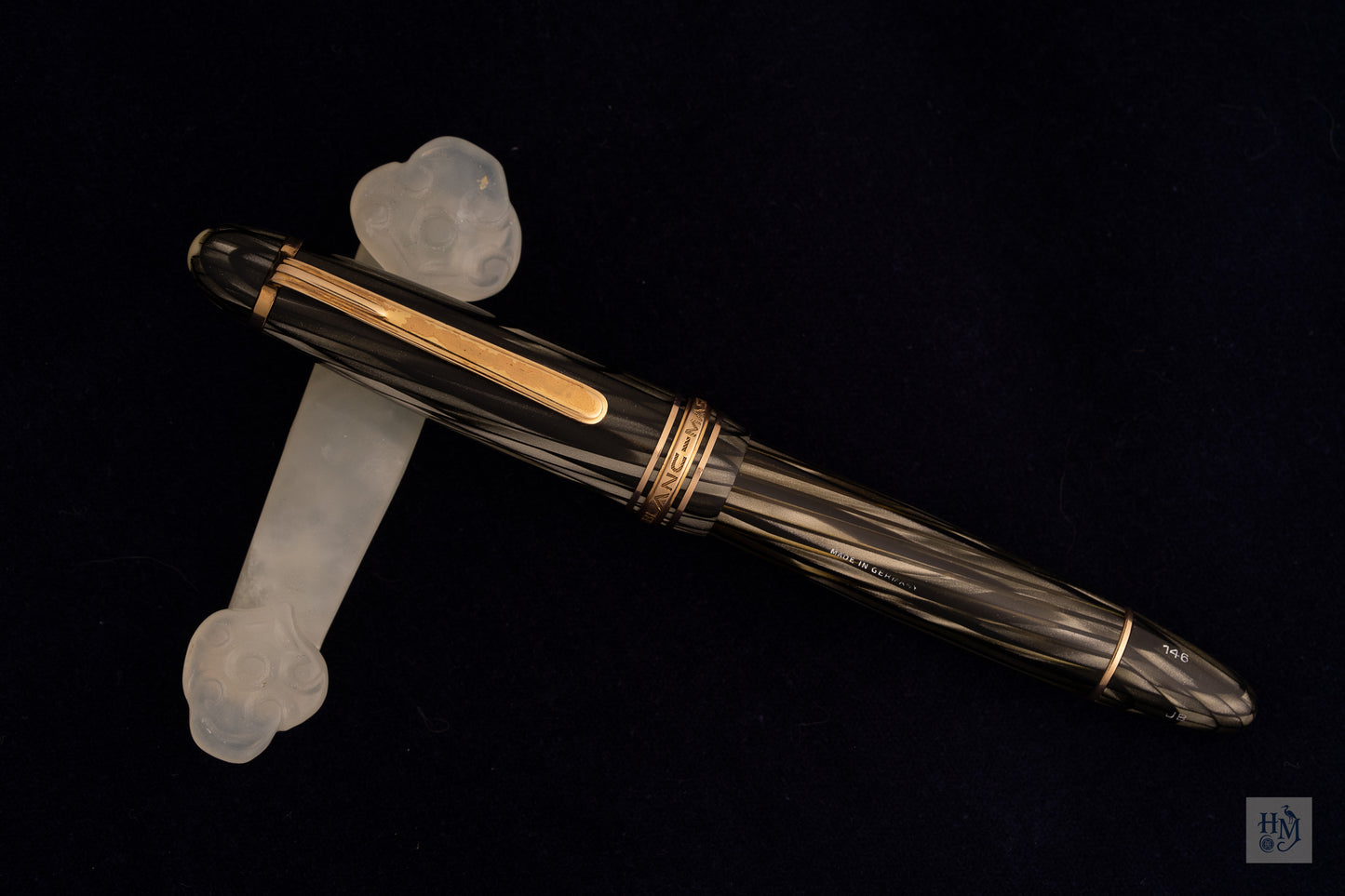 Montblanc 146 1952, Grey Striated Celluloid GPT, #6 14C Bi-Tone EF Nib