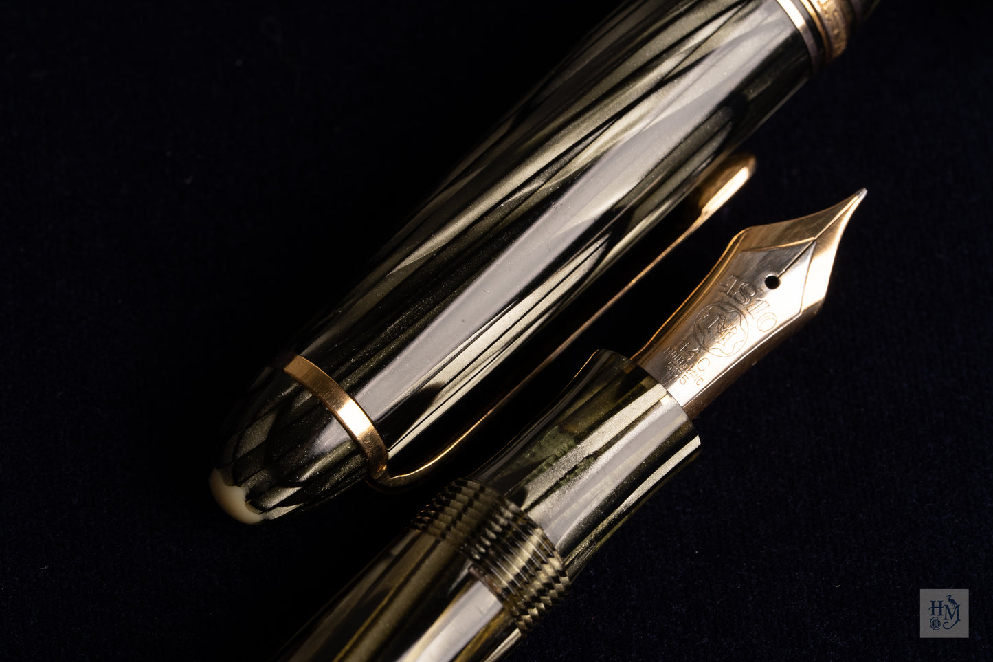 Montblanc 146 1952, Grey Striated Celluloid GPT, #6 14C Bi-Tone EF Nib