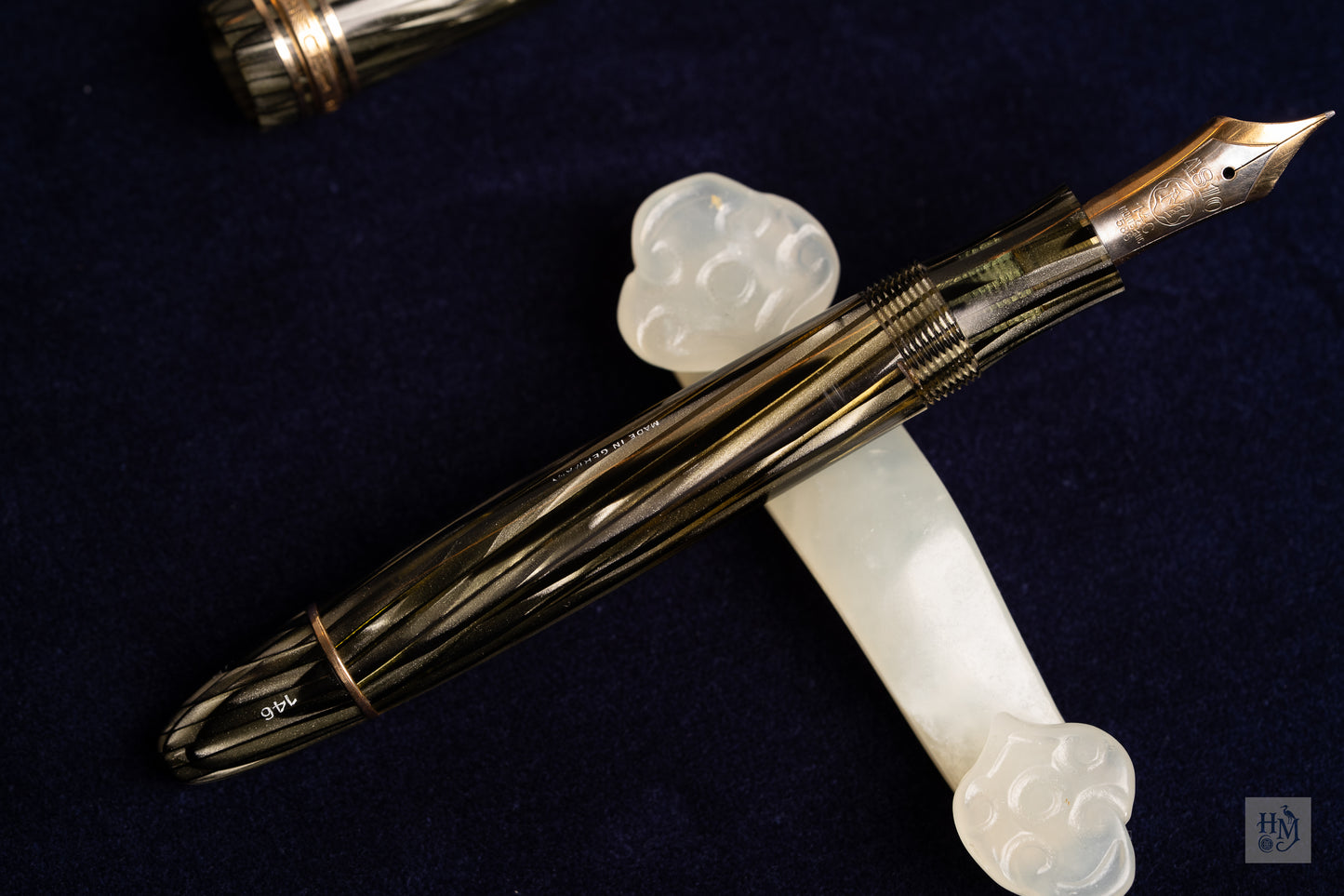 Montblanc 146 1952, Grey Striated Celluloid GPT, #6 14C Bi-Tone EF Nib