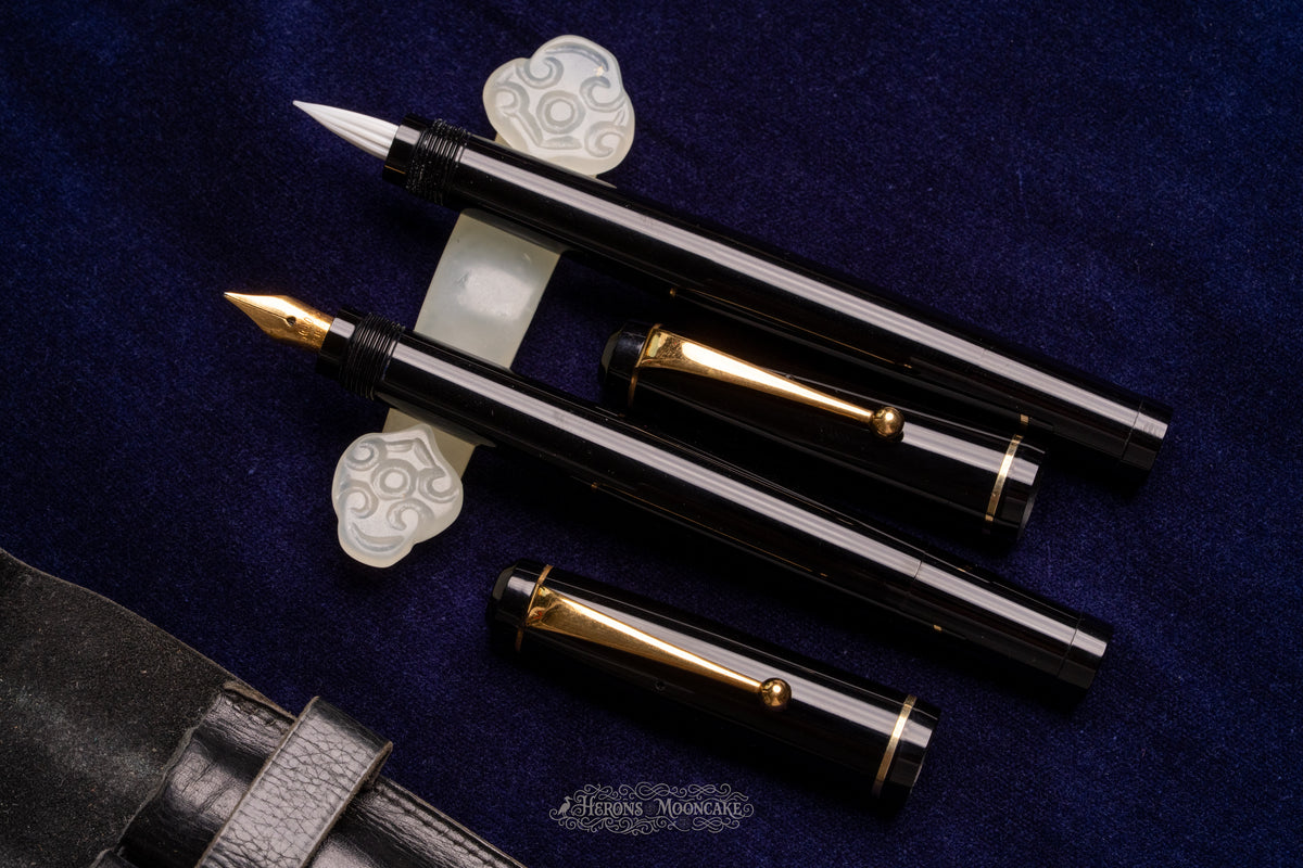Unic | Fountain Pen & Glass Nib Safety Duo Set | Black Ebonite, Gold Trim | 18ct #2 Flex + #2 Milk Glass