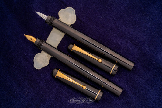 Unic | Fountain Pen & Glass Nib Safety Duo Set | Black Ebonite, Gold Trim | 18ct #2 Flex + #2 Milk Glass