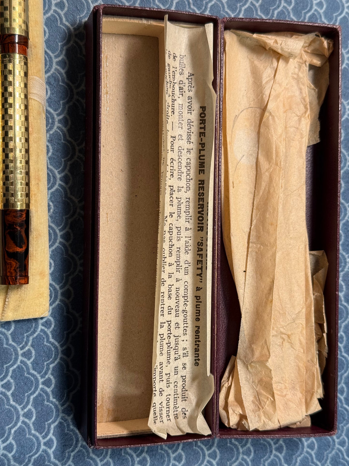 Unic Safety Boxed Pen & Pencil Set, Mottled Gold "Checkerboard" Overlay, #2 18ct Warranted Nib