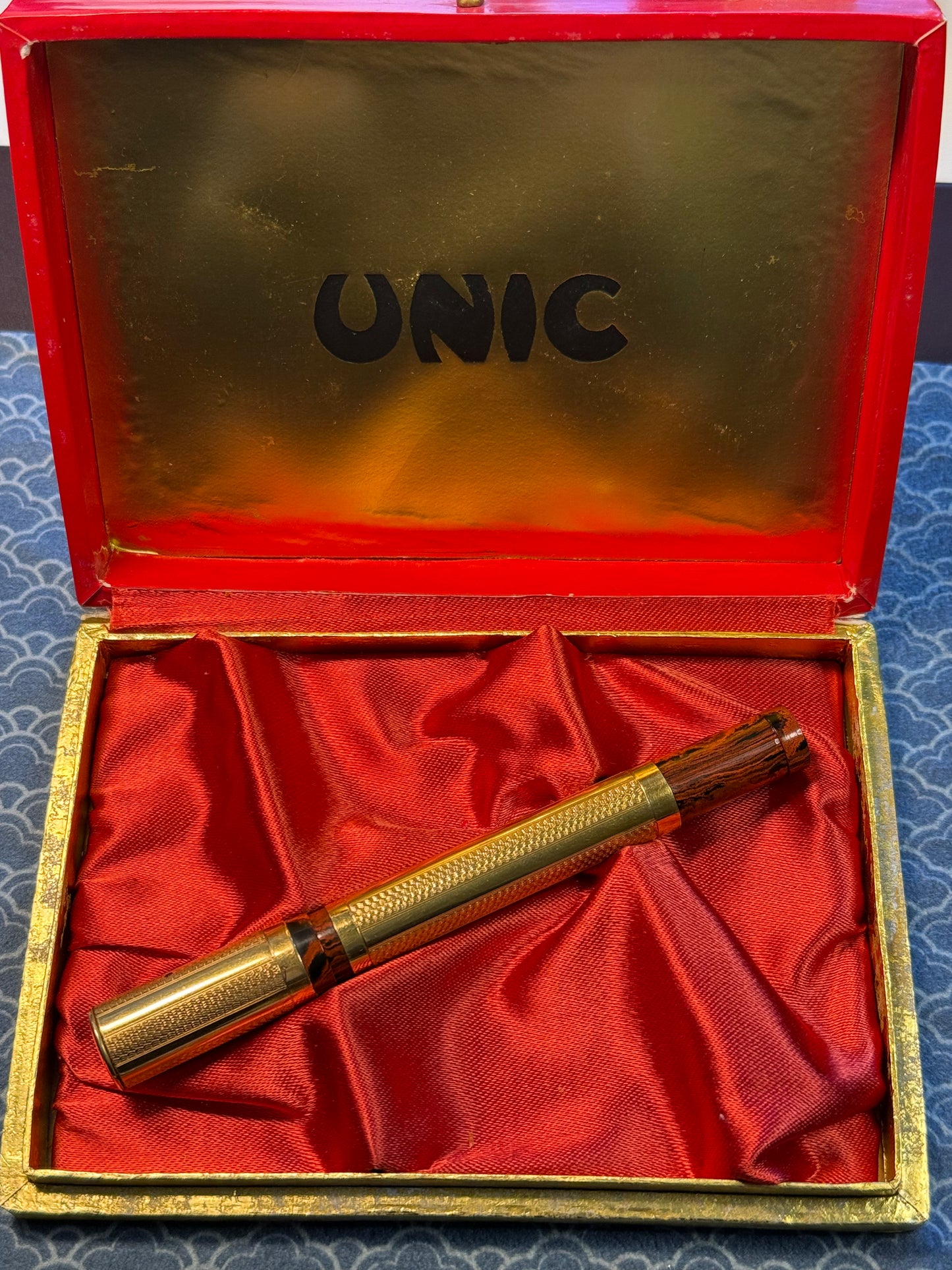 Unic 17 Safety, Mottled Gold "Waves" Overlay, #2 14ct Utility Pen Co. Nib