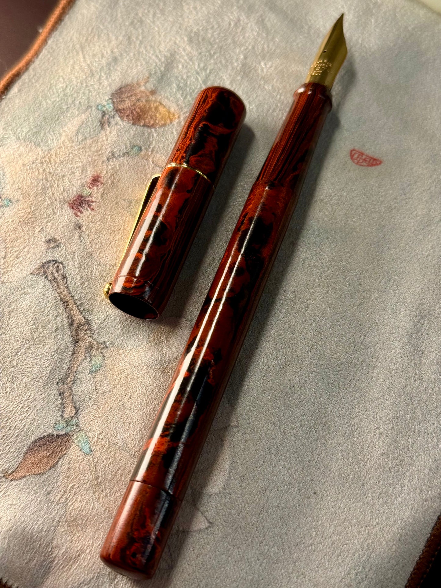 Onoto Mammoth 1800, Mottled Ebonite GPT, #8 18ct Soft Manifold Nib